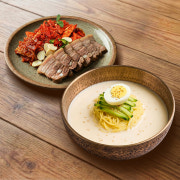 냉콩국수+보쌈세트 메뉴 사진(네이버)