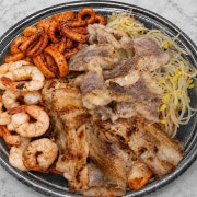 시그니처철판(쭈꾸미+삼겹+새우+차돌) 메뉴 사진(네이버)