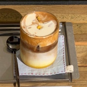 옥수수 크림라테 메뉴 사진(네이버)