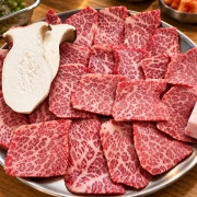 1++ 한우암소 살치살 100g 메뉴 사진(네이버)