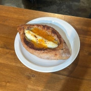 꿀고구마크림치즈 깜빠뉴 메뉴 사진(네이버)