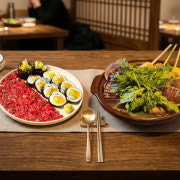 한우육회김밥+바지락가리비어묵탕 메뉴 사진(네이버)