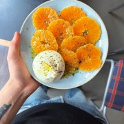 뀰과 부라타 치즈 메뉴 사진(네이버)