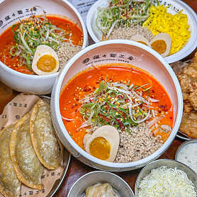 탄탄면공방 수원망포역점 사진 5