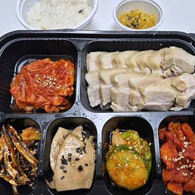 돈통마늘보쌈 수원매탄점 사진 3