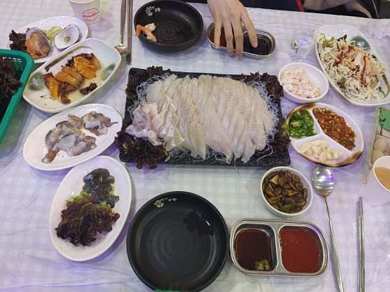 덕성호횟집 식사 풍경