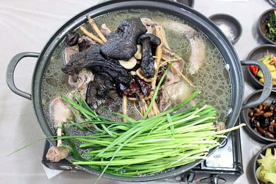 능이버섯 닭백숙 메뉴 사진(네이버)