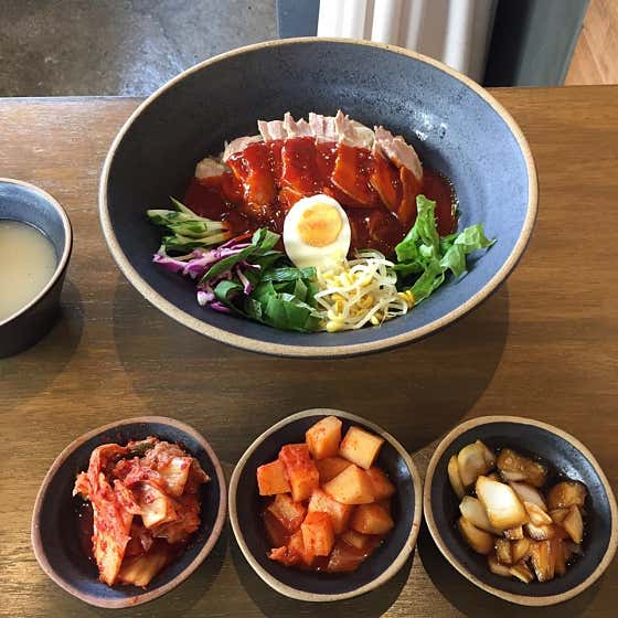 흑돼지 비빔국수 메뉴 사진(네이버)