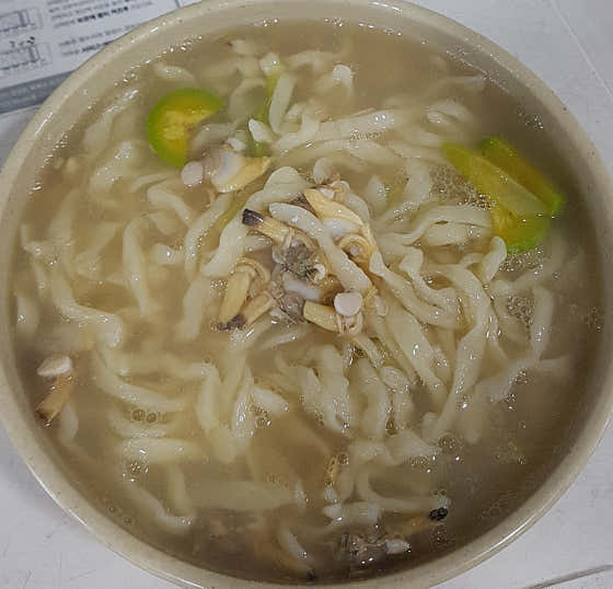 깐바지락칼국수 메뉴 사진(네이버)