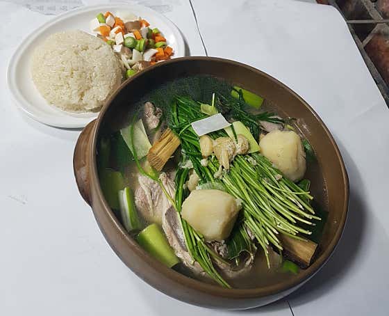 닭백숙(엄나무, 옻, 더덕) 메뉴 사진(네이버)