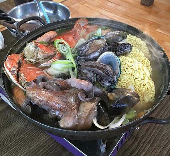 살아있는문어라면 (2인) 메뉴 사진(네이버)