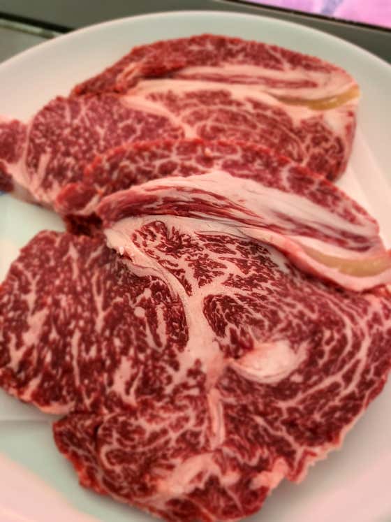한우 꽃등심 1++(100g) 메뉴 사진(네이버)