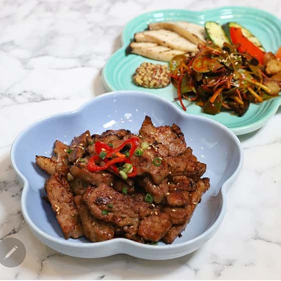 숯향 목살 구이&버섯 야채무침 메뉴 사진(네이버)