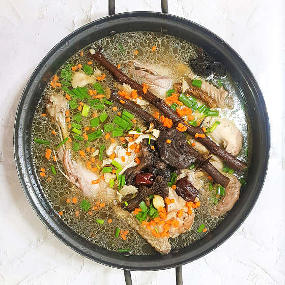 능이한방백숙 메뉴 사진(네이버)