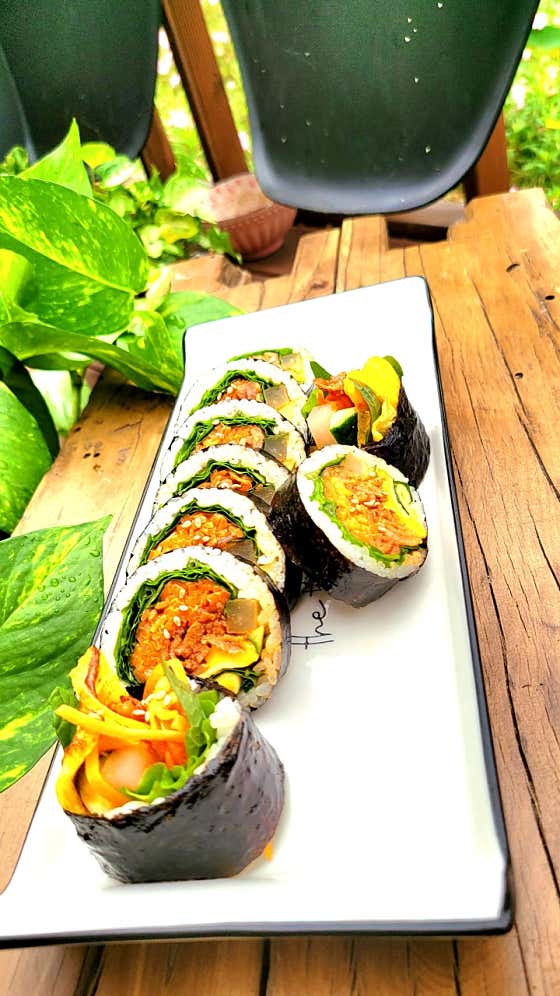 매콤 흑돼지 김밥 메뉴 사진(네이버)