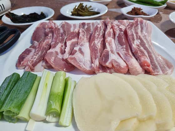 생 삼겹살 200g 1인분 메뉴 사진(네이버)