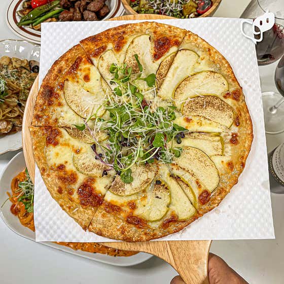 사과고르곤졸라피자 메뉴 사진(네이버)