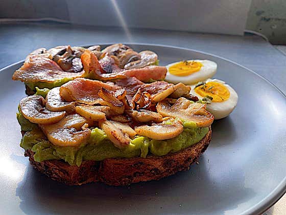 과콰몰리 오픈샌드위치 메뉴 사진(네이버)
