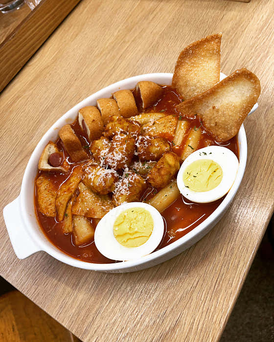 홍산.프라미엄토핑떡볶이 메뉴 사진(네이버)
