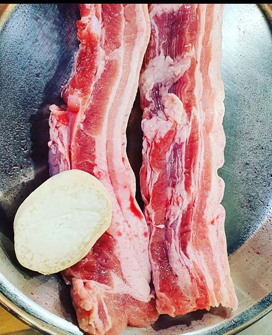 청정제주 숙성 흑돼지 오겹살 250g 메뉴 사진(네이버)