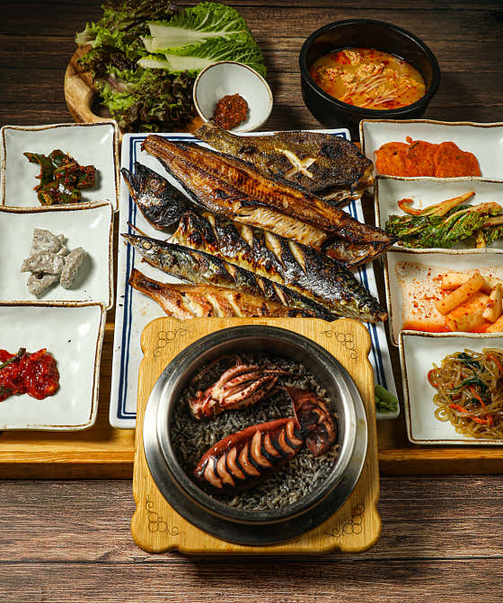 오징어먹물솥밥+화덕생선구이 메뉴 사진(네이버)
