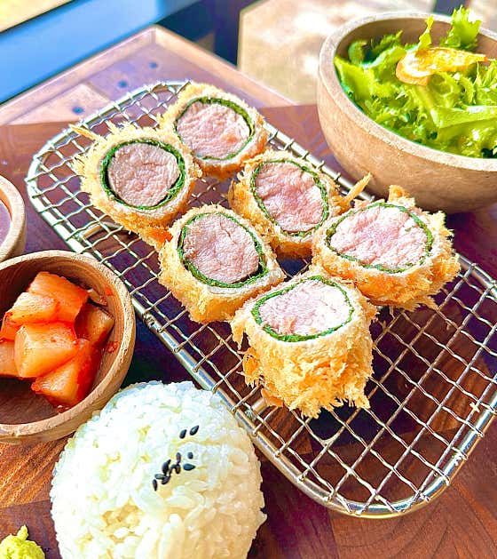 제주흑돼지 깻잎안심돈까스 메뉴 사진(네이버)