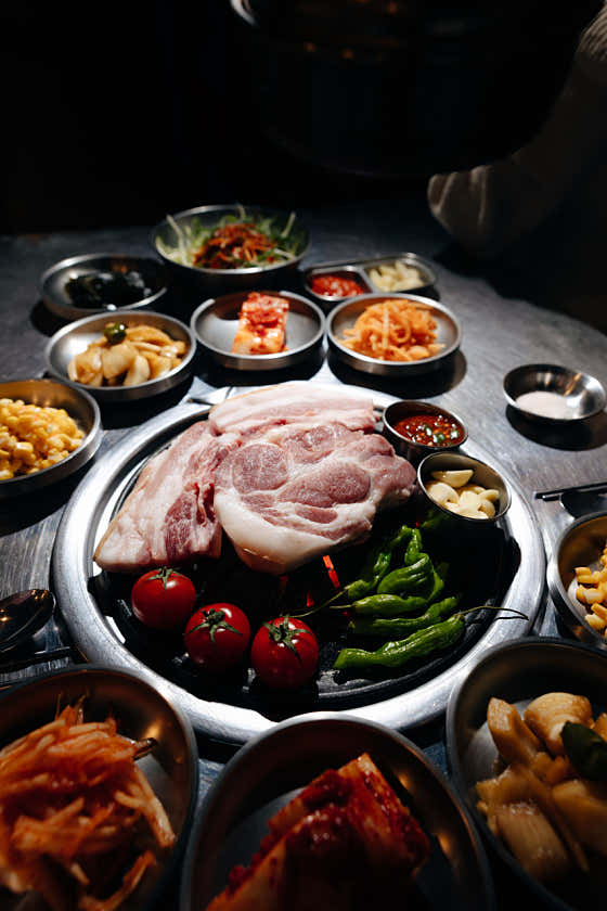 두툼 흑돼지 근고기 메뉴 사진(네이버)
