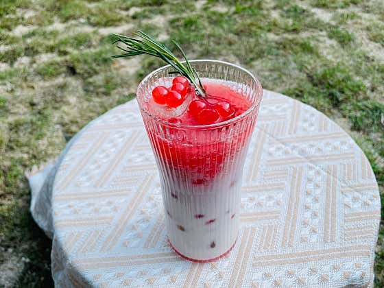 딸기 로즈 밀크티(ONLY ICE) 메뉴 사진(네이버)