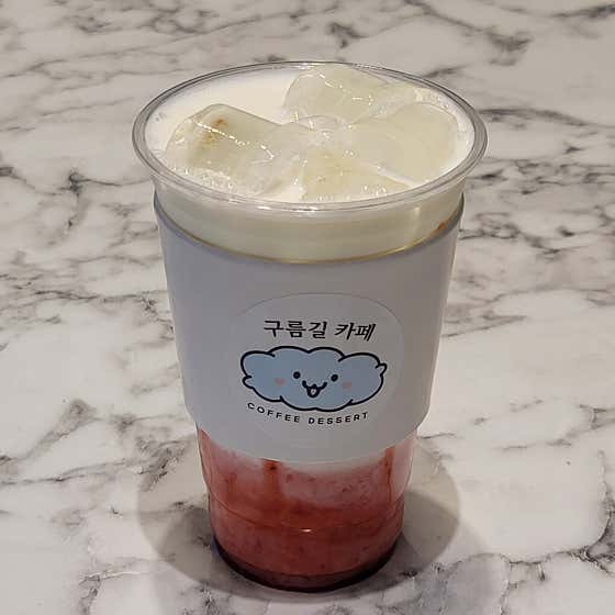 딸기라떼 메뉴 사진(네이버)