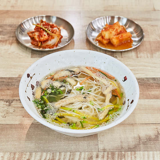 시원한 멸치육수의 멸치국수 메뉴 사진(네이버)