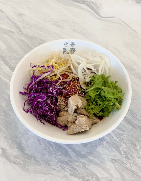 흑돼지 비빔국수 메뉴 사진(네이버)