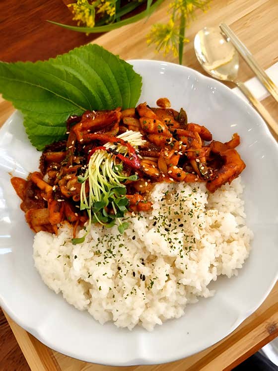국산오징어덮밥 fried squid 메뉴 사진(네이버)