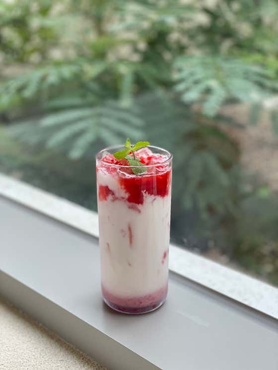 딸기 라떼(Ice only) 메뉴 사진(네이버)
