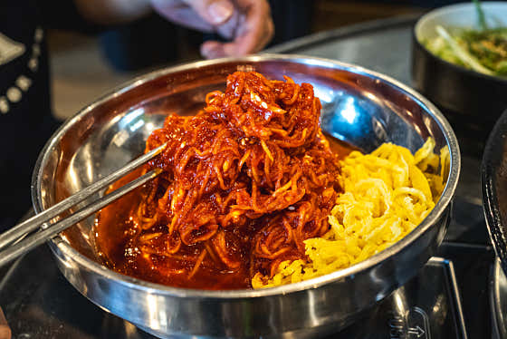 계란지단 비빔국수 메뉴 사진(네이버)