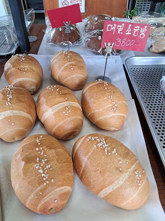 메밀 소금빵 메뉴 사진(네이버)