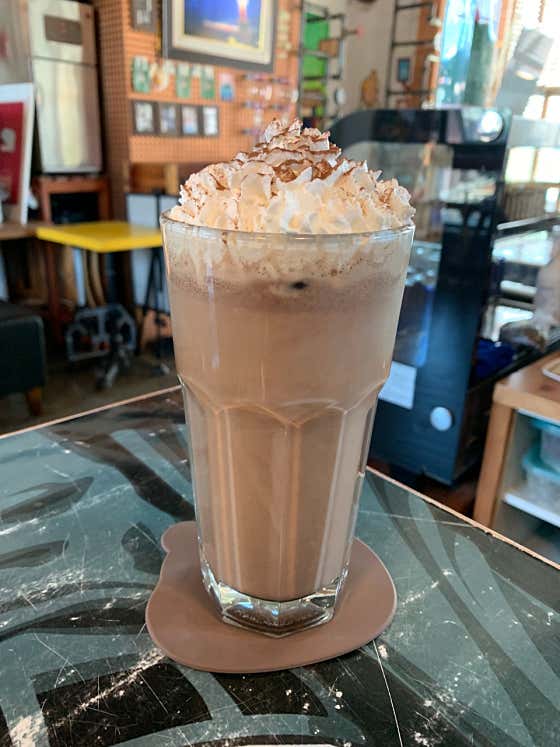 초코라떼(Iced) 메뉴 사진(네이버)