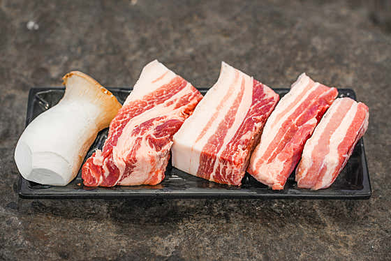 제주산 백돼지 4인(1000g) 메뉴 사진(네이버)