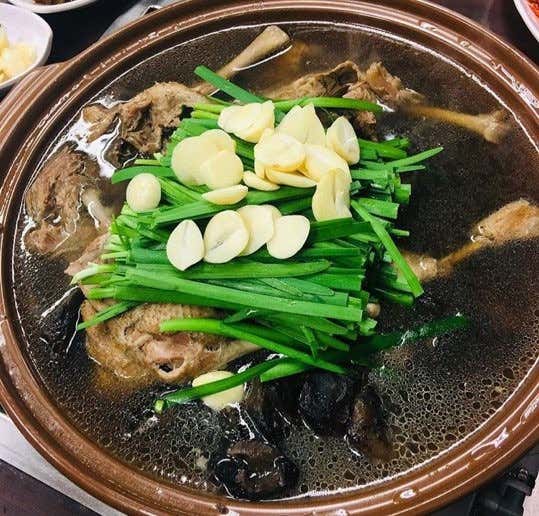 한방닭오리백숙(한마리) 메뉴 사진(네이버)