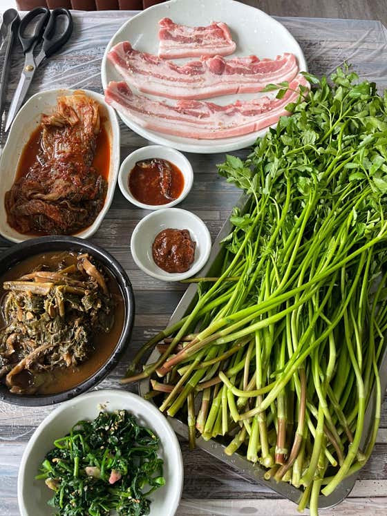 미나리삼겹살(시즌메뉴) 메뉴 사진(네이버)