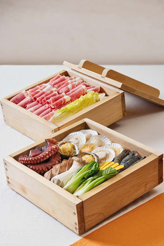 편백해물 삼합찜 +칼국수 2인set 메뉴 사진(네이버)