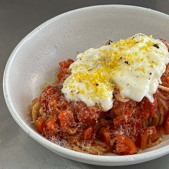 부라타치즈,토마토,레몬제스트 메뉴 사진(네이버)