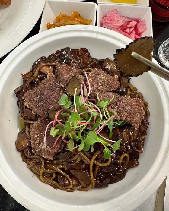 만향 트러플 소 안심 짜장면 메뉴 사진(네이버)