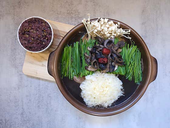 (흰목이버섯)버섯듬뿍 능이백숙 메뉴 사진(네이버)