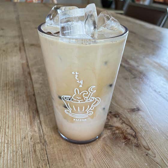 바닐라빈라떼(Hot/Iced) 메뉴 사진(네이버)