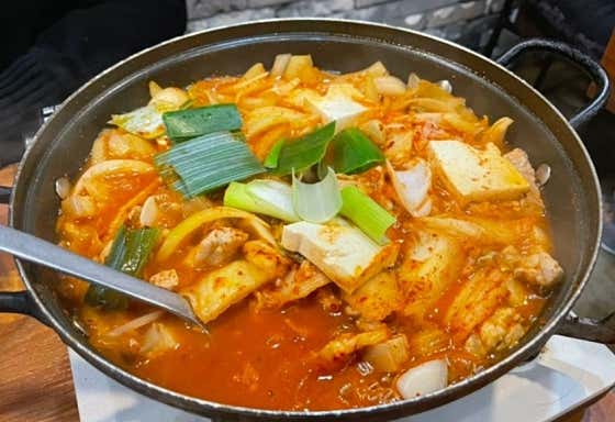 프리미엄 흑돼지 김치찌개 메뉴 사진(네이버)