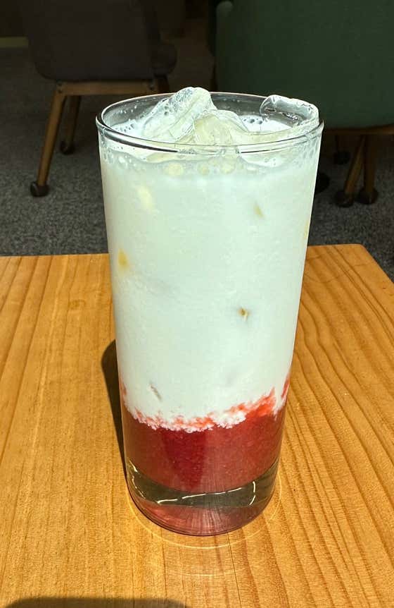 딸기라떼 (ICE) 메뉴 사진(네이버)