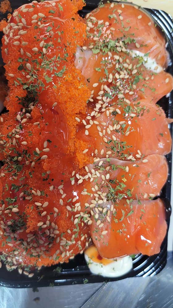 날치연어롤(날치알+연어롤) 메뉴 사진(네이버)