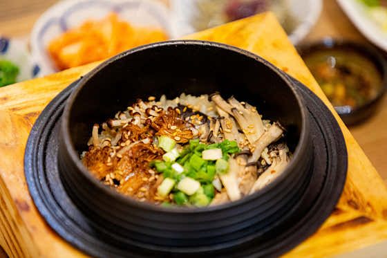 버섯 들깨 솥밥 메뉴 사진(네이버)
