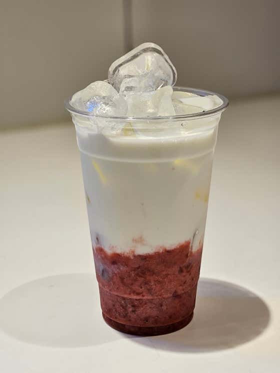 딸기라떼(Only Ice) 메뉴 사진(네이버)