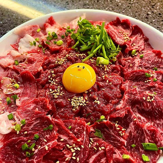 차돌박이사시미+메인메뉴 택1 메뉴 사진(네이버)